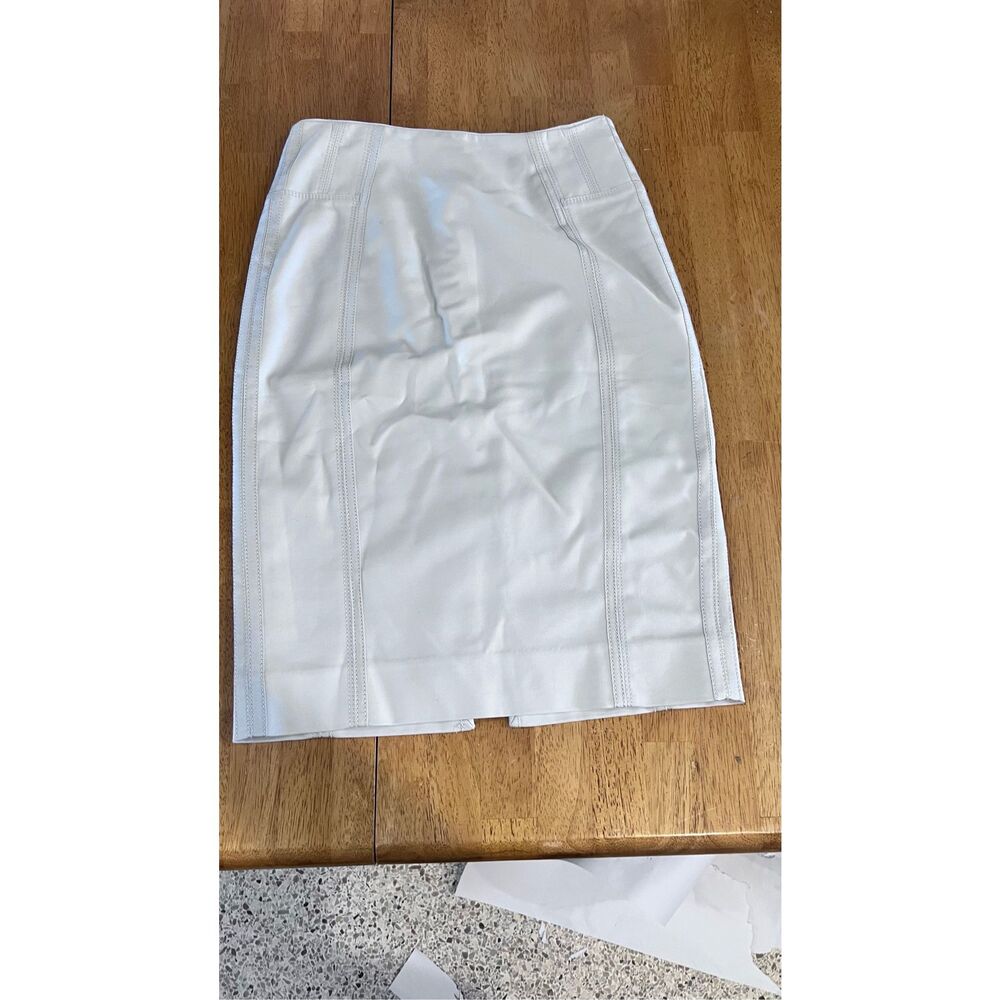 WHBM WHITEHOUSE BLACK MARKET perfect form white skirt sz 0